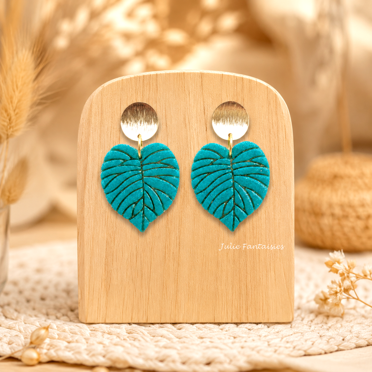 Boucles d'oreilles Feuille Tropicale BO feuille tropicale vert et or boucles d'oreilles handmade chic julie fantaisies badges