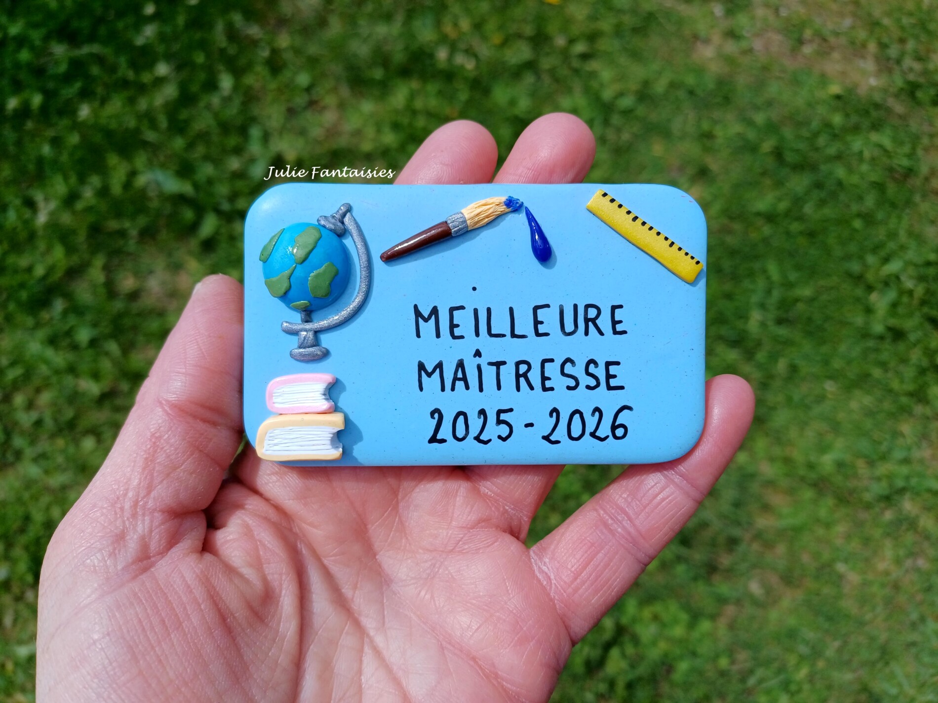 Magnet pour cadeau de fin d'année des maitresses magnets merci maitresse super maitresse meilleure maitresse 2026 Julie fantaisies badges
