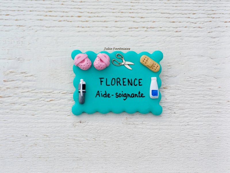 badge métier aide soignante badge métier biscuit vert d'eau badge fimo julie fantaisies badges